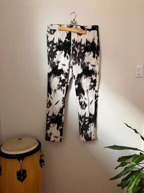 Banana Republic Black White Ink Wash Floral Slim Cropped Pants | size 6